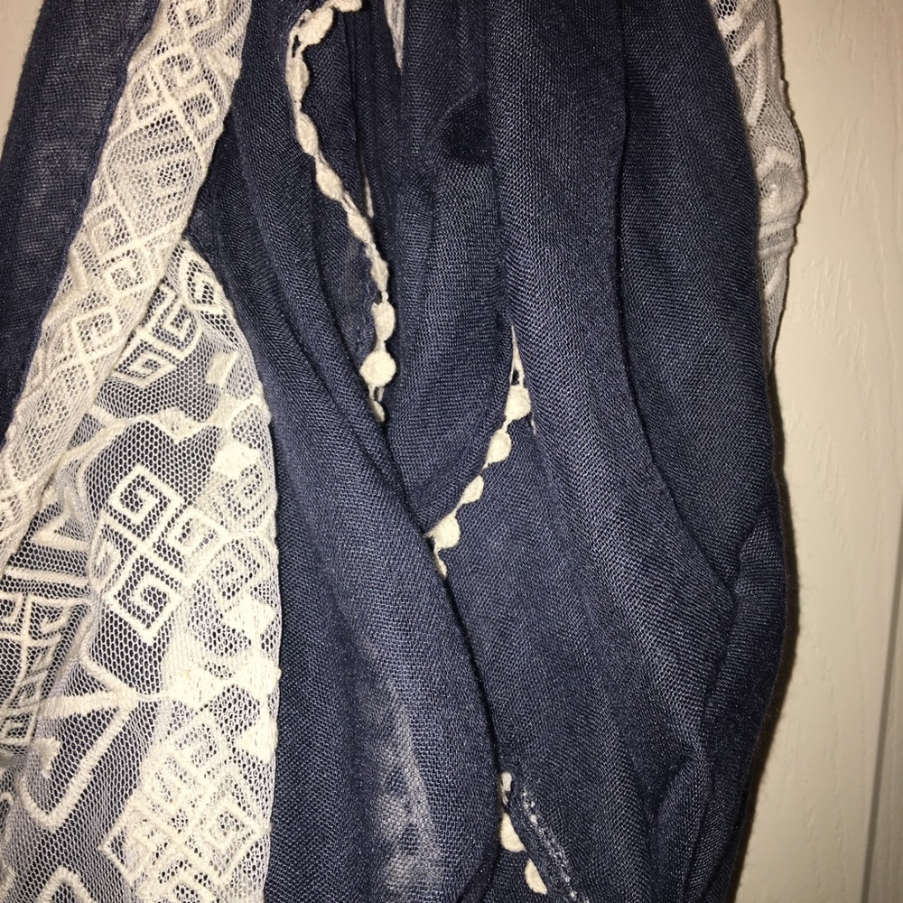 Vanity Infinity Scarf - Picture 2 of 4